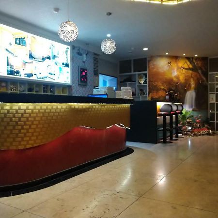Boston Hotel Чиай Сити Екстериор снимка