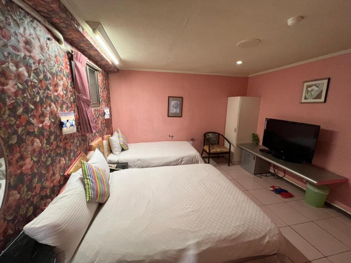 Boston Hotel Чиай Сити Екстериор снимка