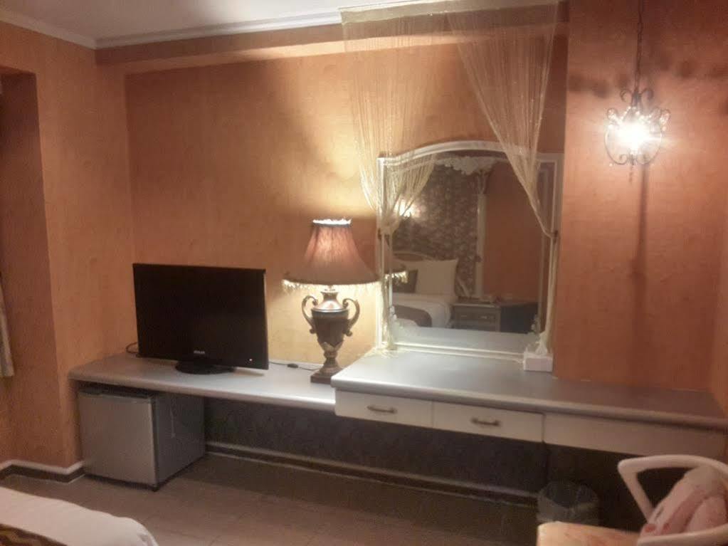 Boston Hotel Чиай Сити Екстериор снимка