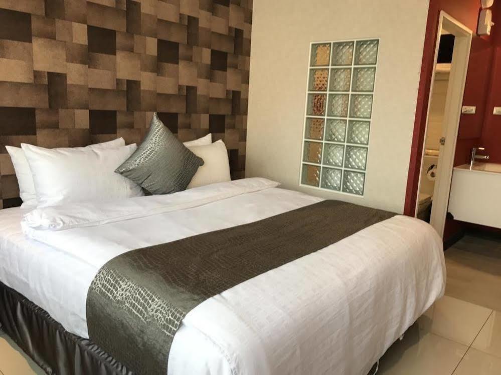 Boston Hotel Чиай Сити Екстериор снимка