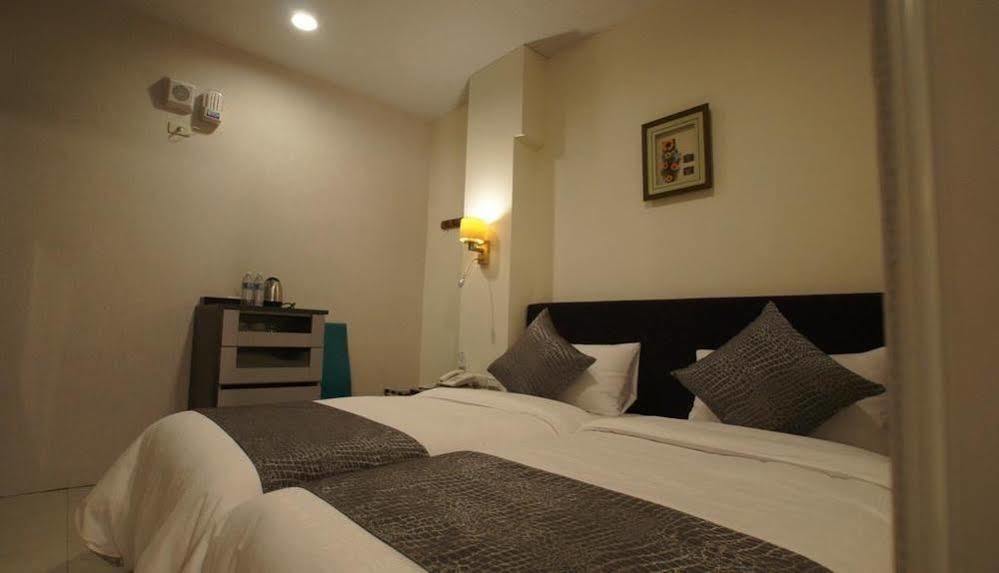 Boston Hotel Чиай Сити Екстериор снимка
