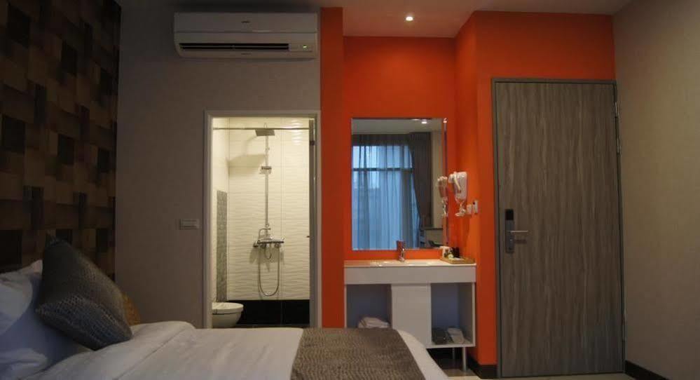 Boston Hotel Чиай Сити Екстериор снимка